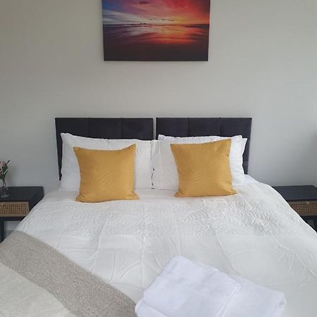 1 & 2 Bed Apartments - Desborough, Kettering, Cosy, Parking, Family, Wifi Buitenkant foto