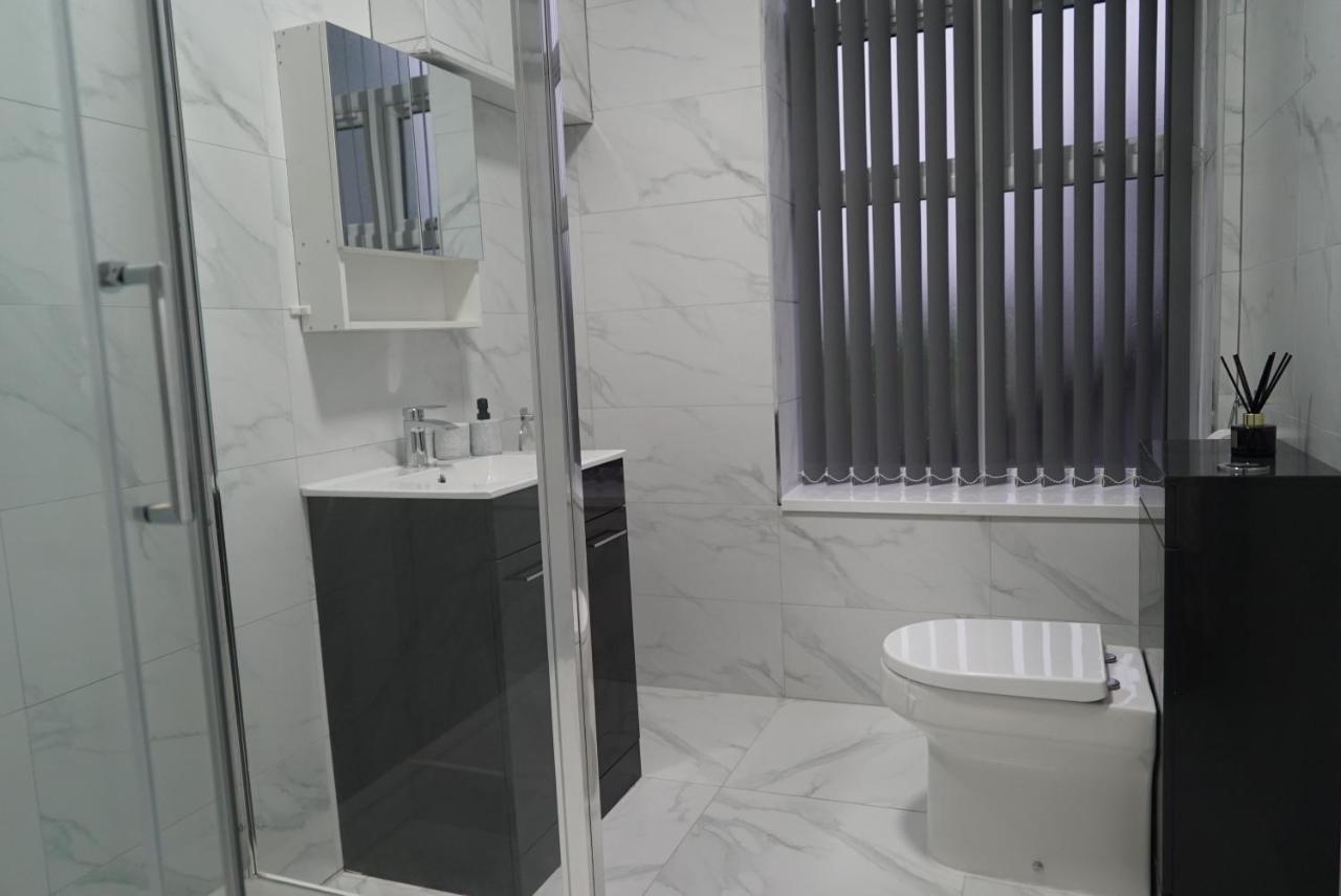 1 & 2 Bed Apartments - Desborough, Kettering, Cosy, Parking, Family, Wifi Buitenkant foto