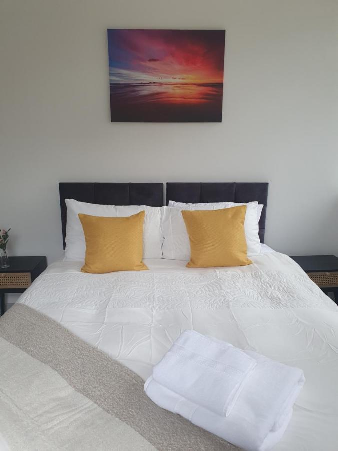 1 & 2 Bed Apartments - Desborough, Kettering, Cosy, Parking, Family, Wifi Buitenkant foto