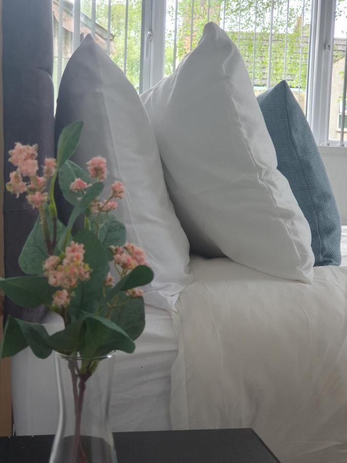 1 & 2 Bed Apartments - Desborough, Kettering, Cosy, Parking, Family, Wifi Buitenkant foto