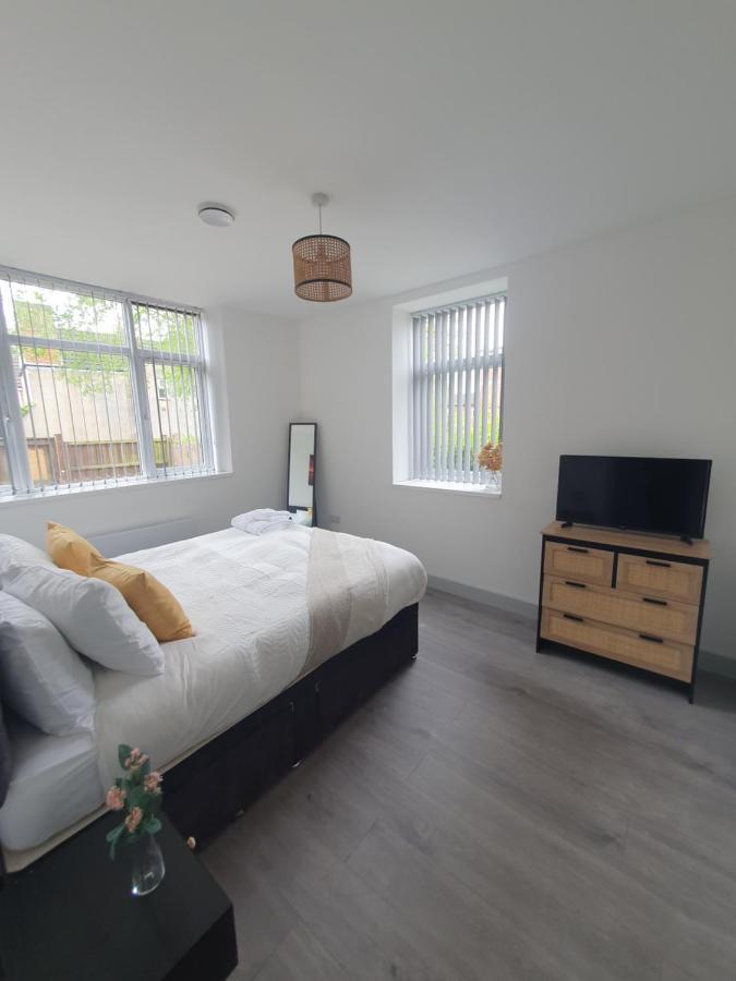 1 & 2 Bed Apartments - Desborough, Kettering, Cosy, Parking, Family, Wifi Buitenkant foto