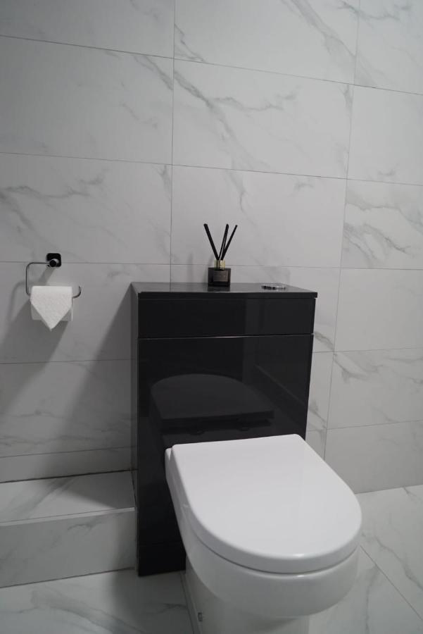 1 & 2 Bed Apartments - Desborough, Kettering, Cosy, Parking, Family, Wifi Buitenkant foto
