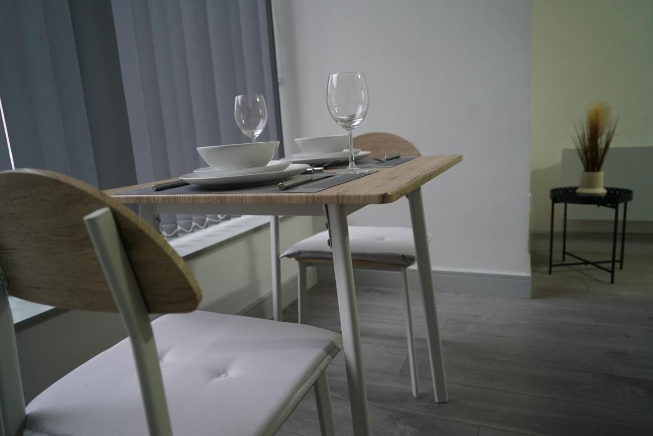 1 & 2 Bed Apartments - Desborough, Kettering, Cosy, Parking, Family, Wifi Buitenkant foto