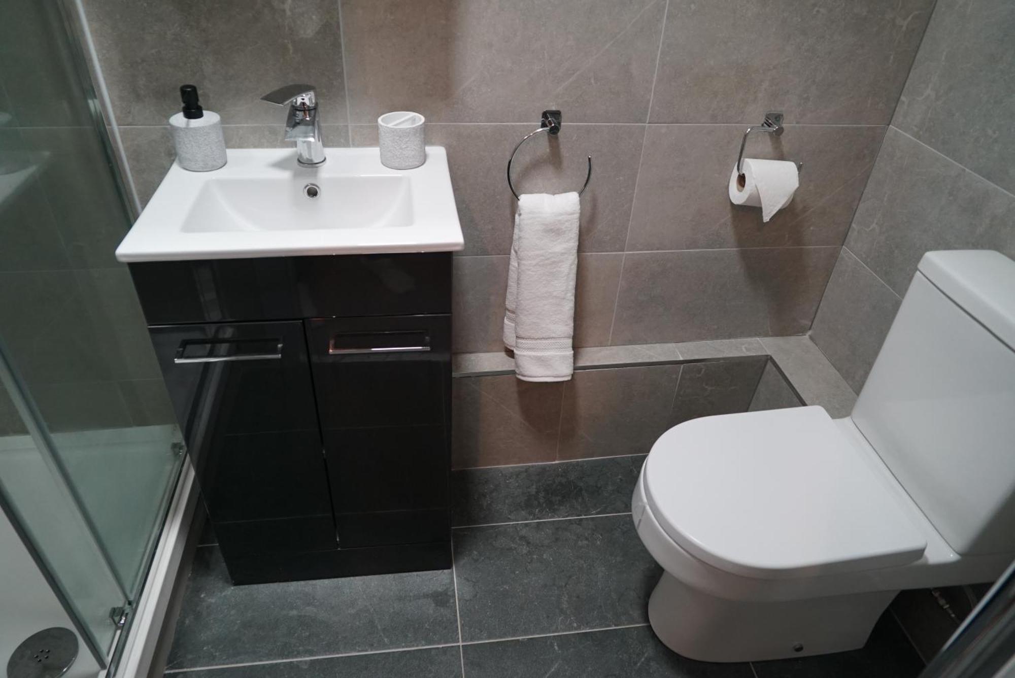 1 & 2 Bed Apartments - Desborough, Kettering, Cosy, Parking, Family, Wifi Buitenkant foto