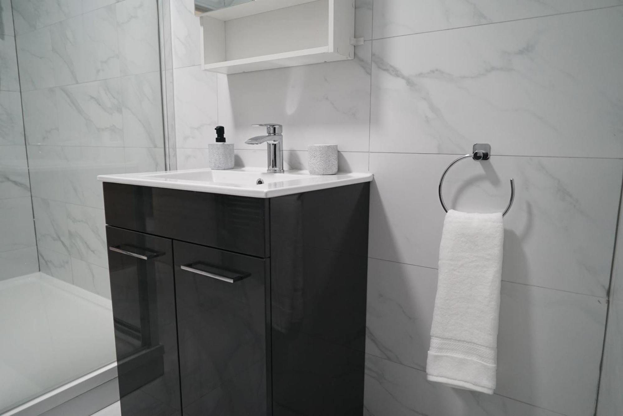 1 & 2 Bed Apartments - Desborough, Kettering, Cosy, Parking, Family, Wifi Buitenkant foto
