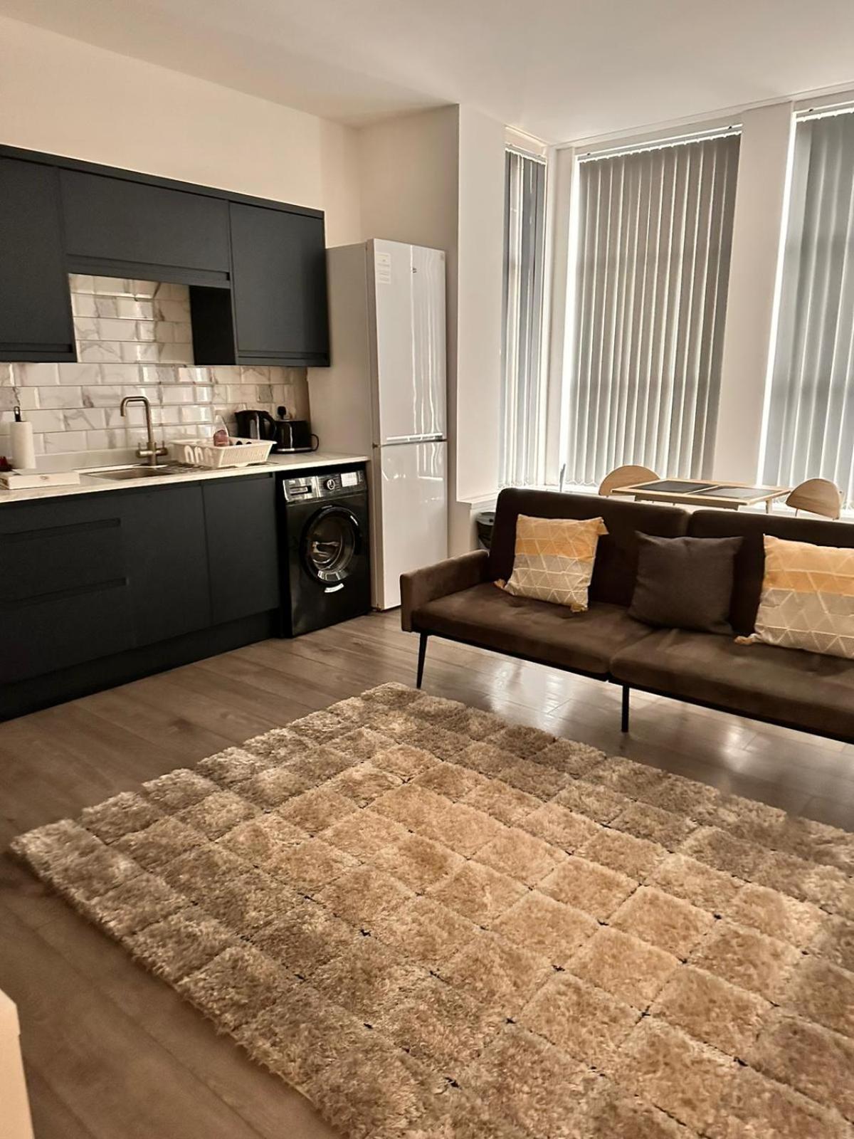 1 & 2 Bed Apartments - Desborough, Kettering, Cosy, Parking, Family, Wifi Buitenkant foto