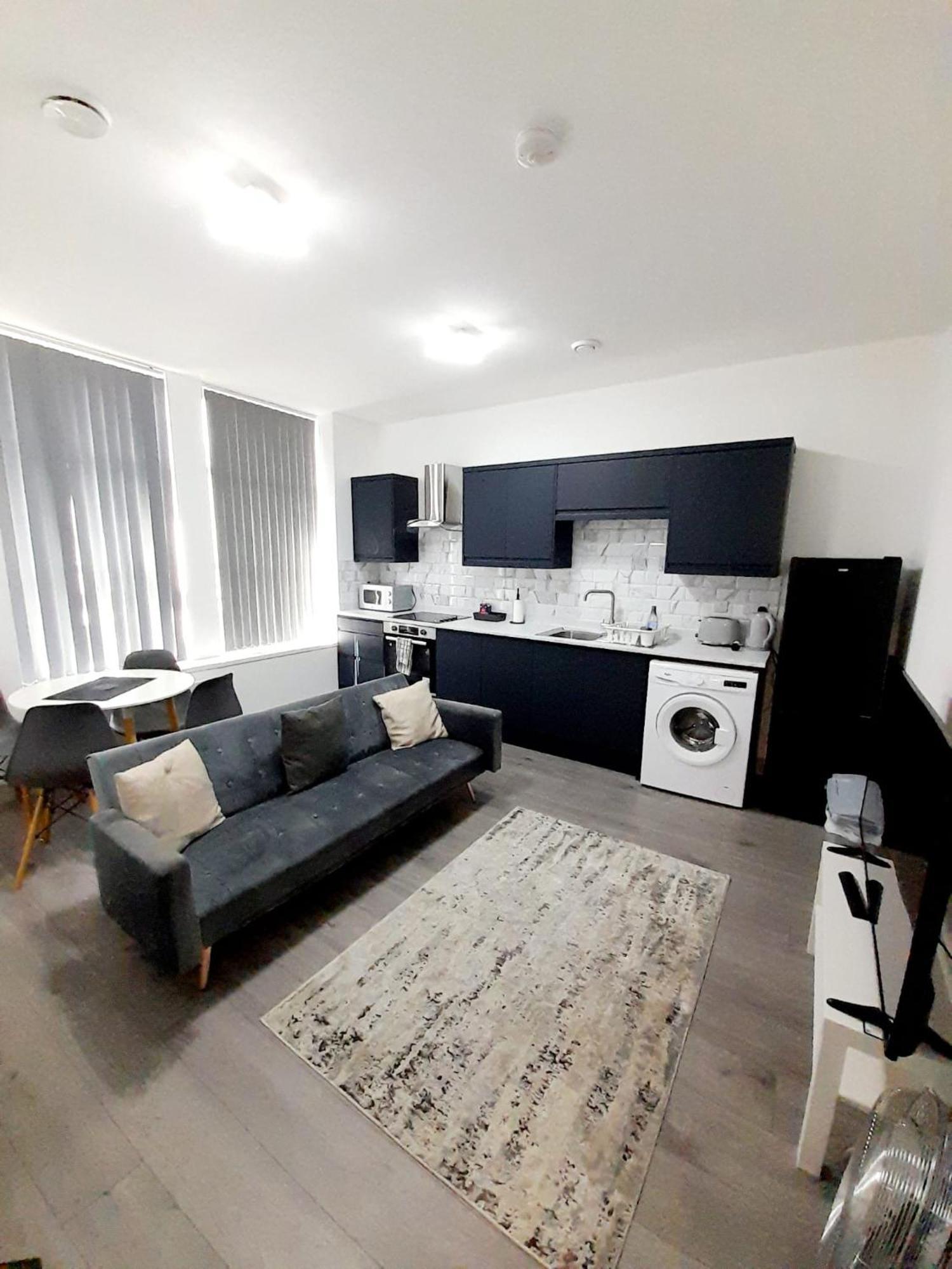 1 & 2 Bed Apartments - Desborough, Kettering, Cosy, Parking, Family, Wifi Buitenkant foto